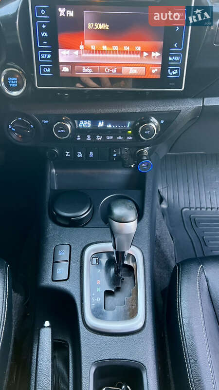 Пикап Toyota Hilux 2016 в Житомире