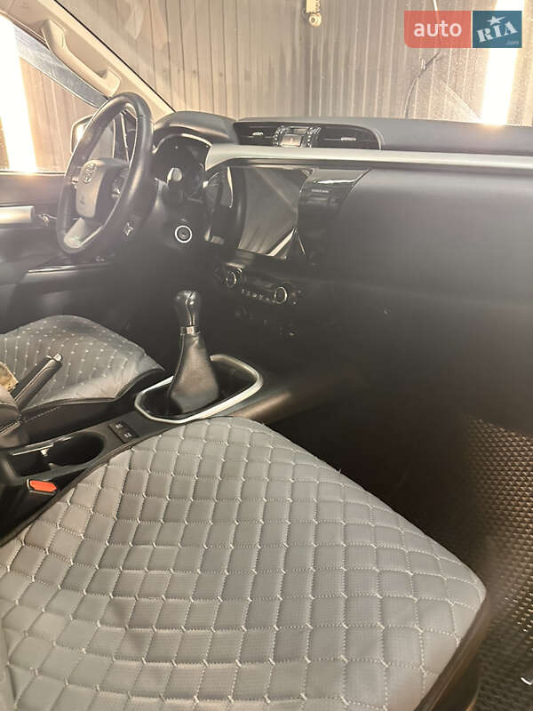 Пикап Toyota Hilux 2019 в Киеве фото 31 Пикап Toyota Hilux 2019 в Киеве