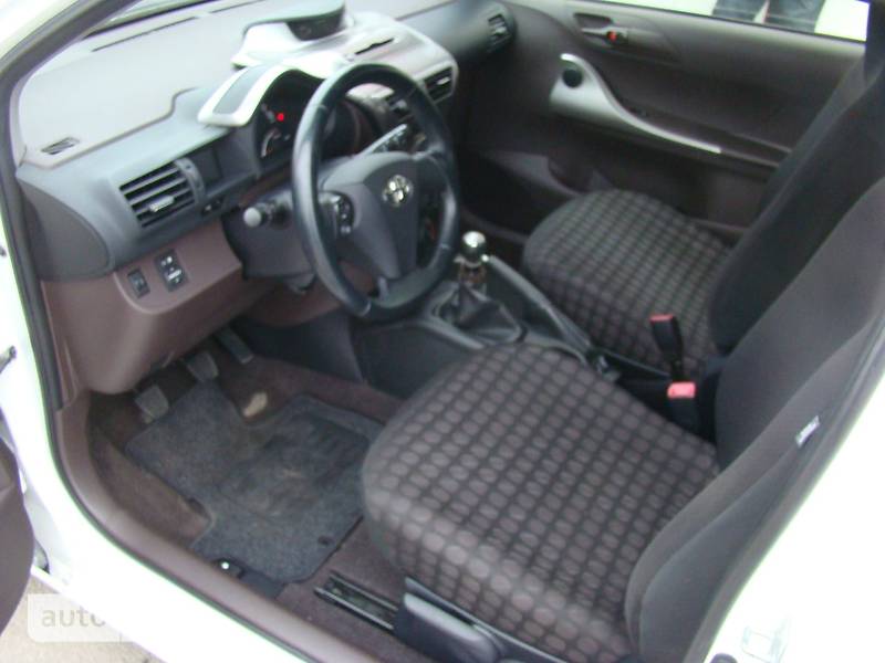 Хэтчбек Toyota IQ 2010 в Львове