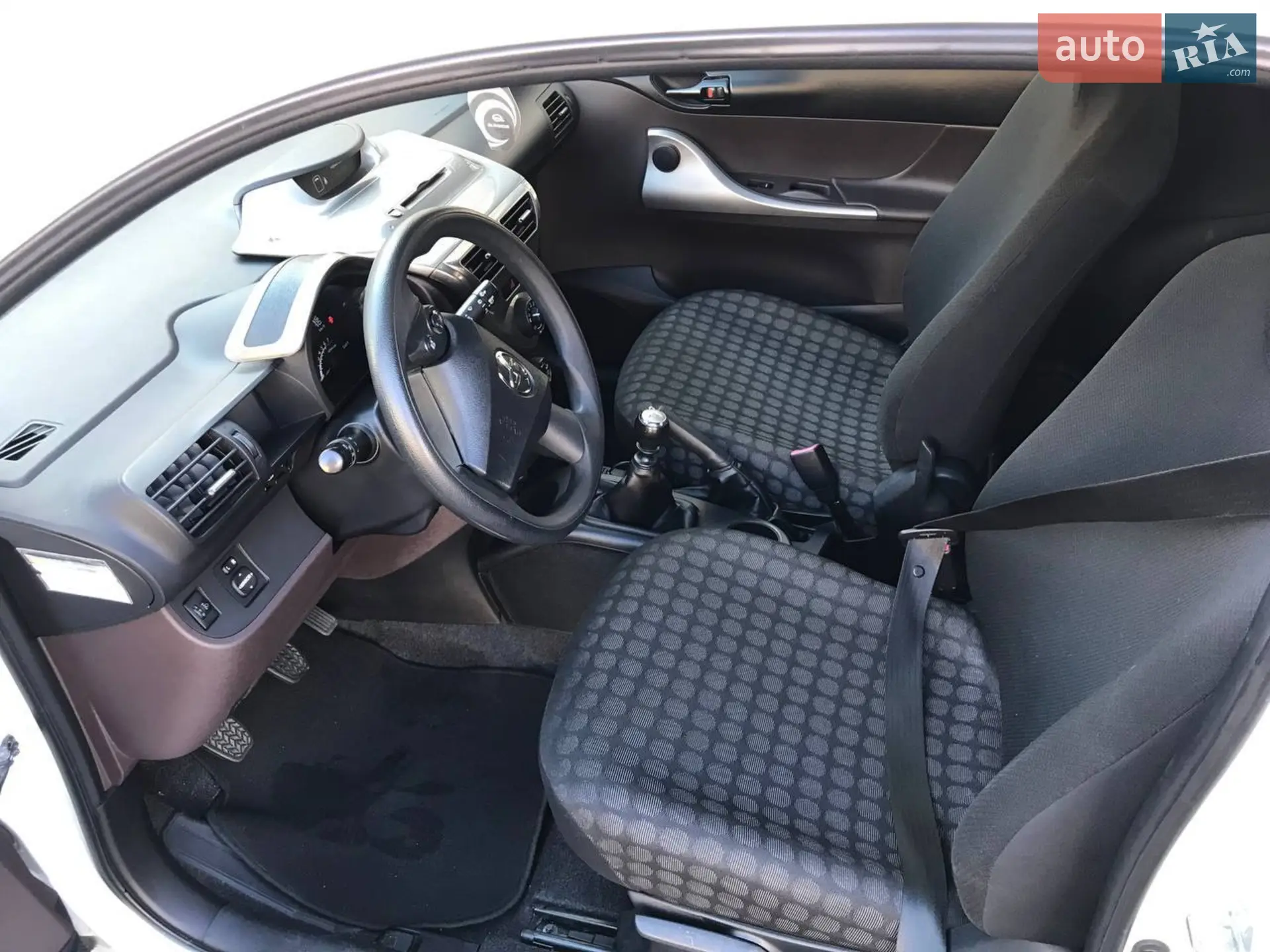 2011 Toyota iQ - мініатюра 6