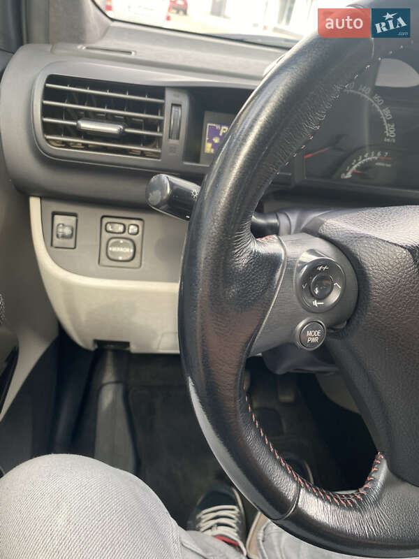 Хетчбек Toyota IQ 2012 в Чернівцях