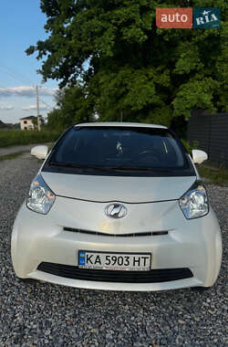 Хэтчбек Toyota IQ 2009 в 