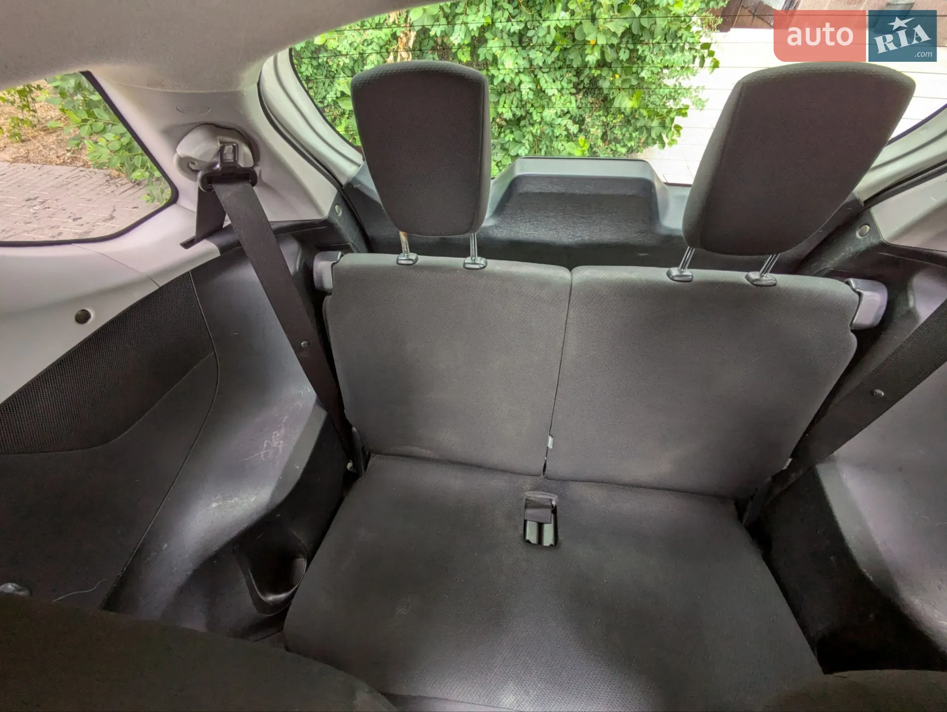 2011 Toyota iQ - мініатюра 10