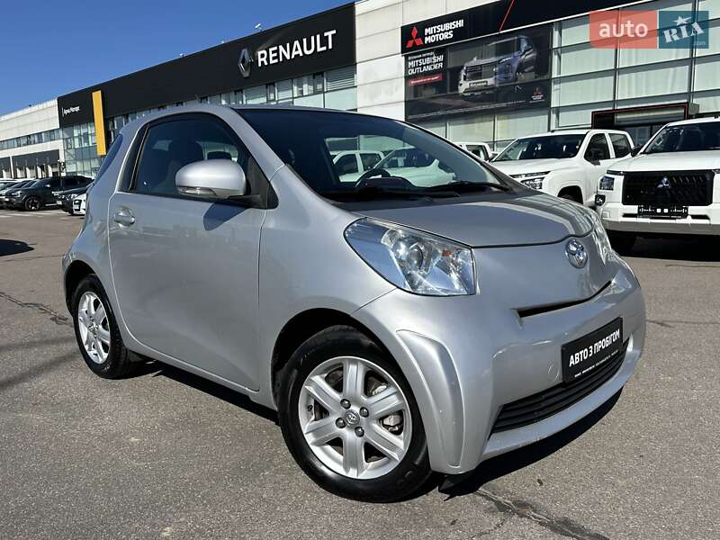 Toyota IQ 2011