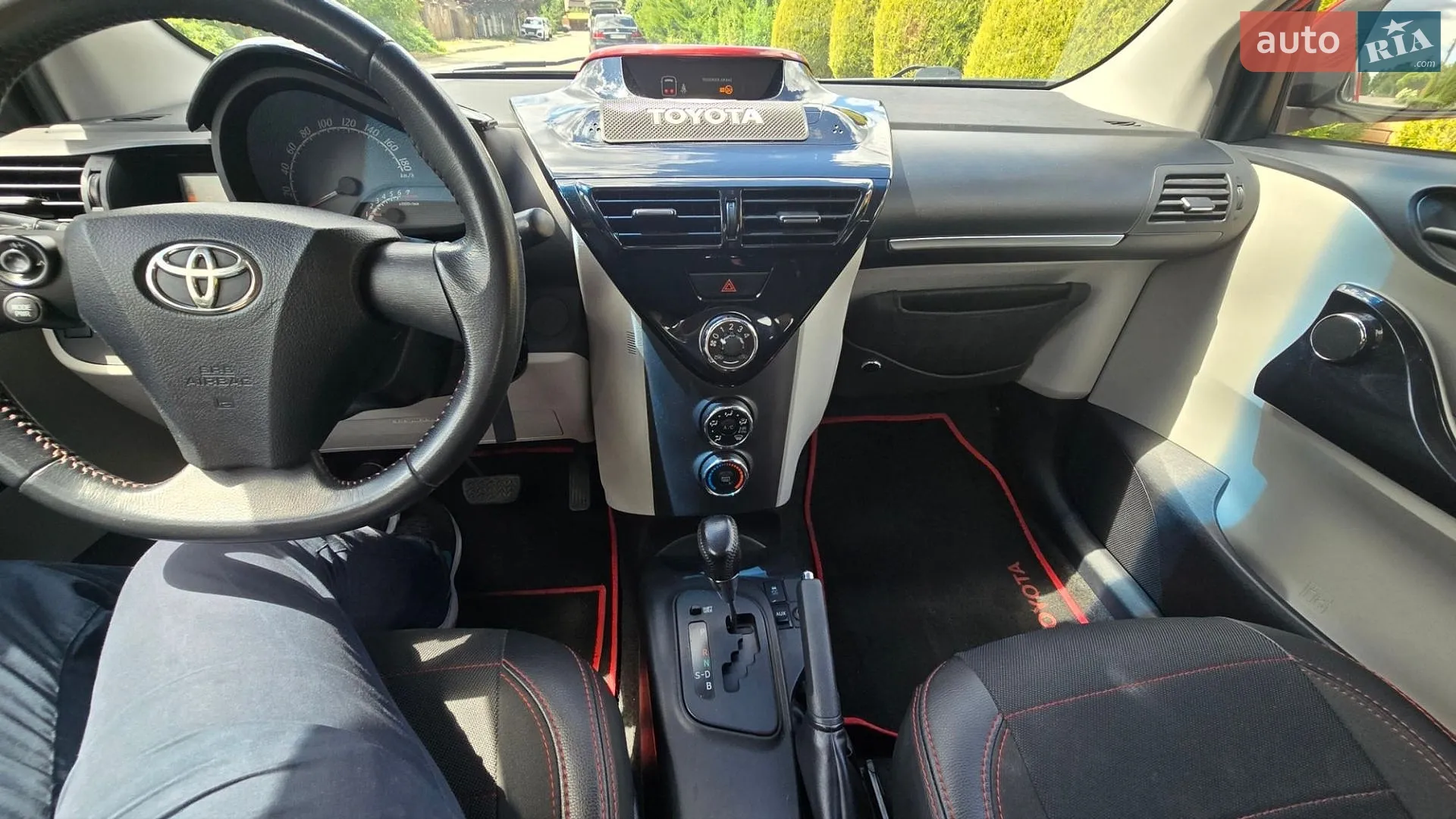 2011 Toyota iQ - мініатюра 19