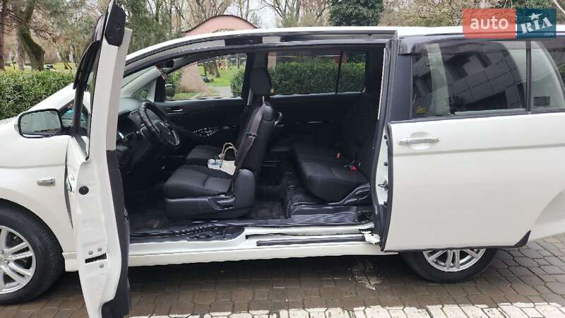 Минивэн Toyota Isis 2011 в Черноморске фото 7 Минивэн Toyota Isis 2011 в Черноморске