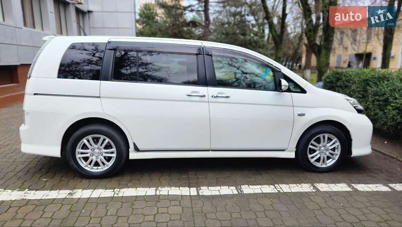 Минивэн Toyota Isis 2011 в Черноморске фото 5 Минивэн Toyota Isis 2011 в Черноморске