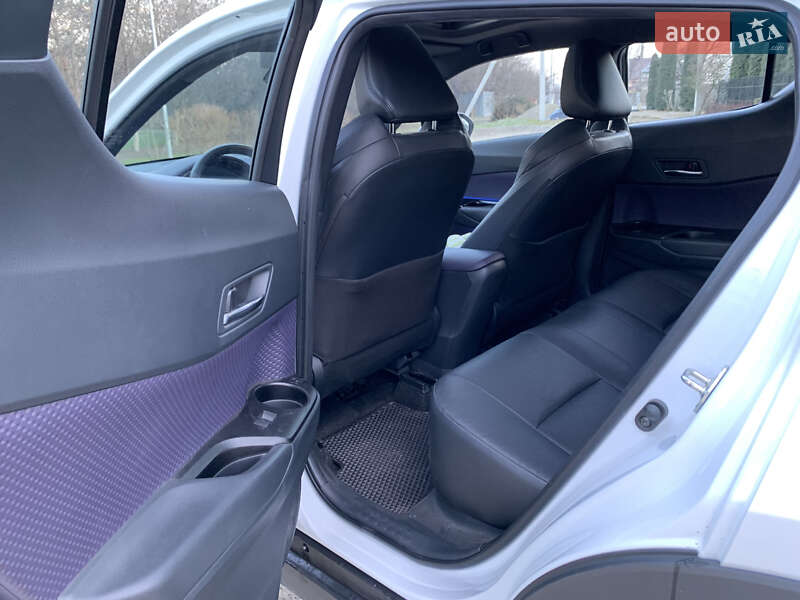 Позашляховик / Кросовер Toyota Izoa 2022 в Чернівцях