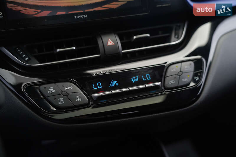 Позашляховик / Кросовер Toyota Izoa 2021 в Чернівцях