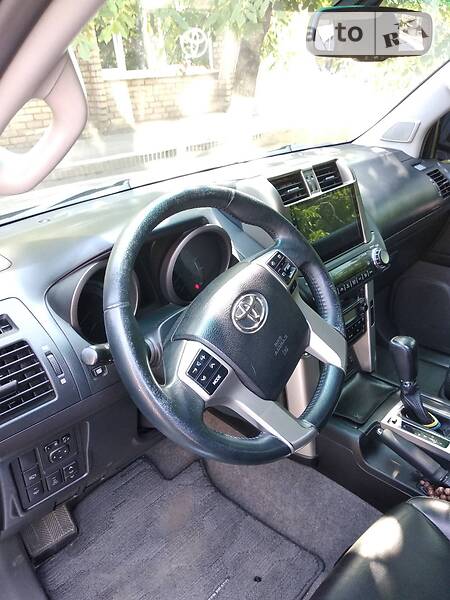 Позашляховик / Кросовер Toyota Land Cruiser Prado 2010 в Запоріжжі
