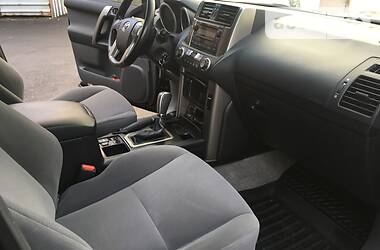 Позашляховик / Кросовер Toyota Land Cruiser Prado 2012 в 
