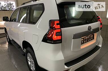 Позашляховик / Кросовер Toyota Land Cruiser Prado 2019 в 