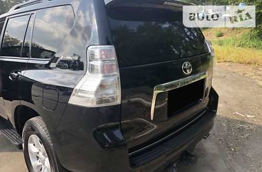 Позашляховик / Кросовер Toyota Land Cruiser Prado 2012 в 