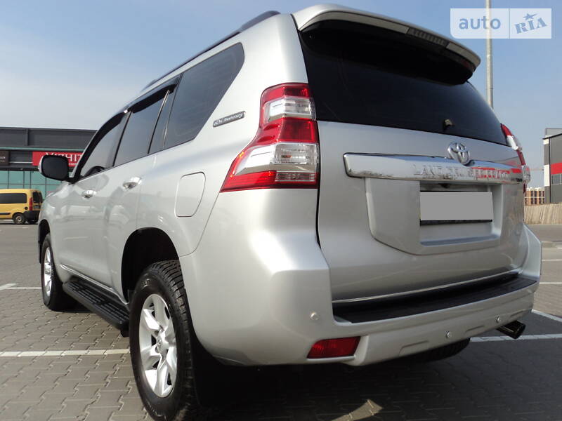 Позашляховик / Кросовер Toyota Land Cruiser Prado 2013 в 