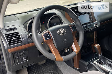 Позашляховик / Кросовер Toyota Land Cruiser Prado 2010 в 