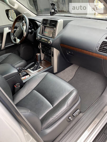 Позашляховик / Кросовер Toyota Land Cruiser Prado 2013 в Львові