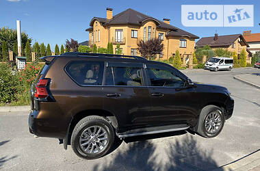 Позашляховик / Кросовер Toyota Land Cruiser Prado 2019 в 