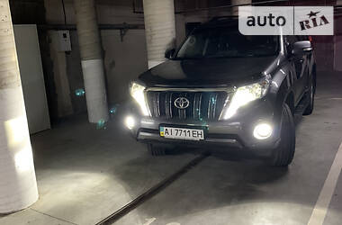 Позашляховик / Кросовер Toyota Land Cruiser Prado 2013 в 