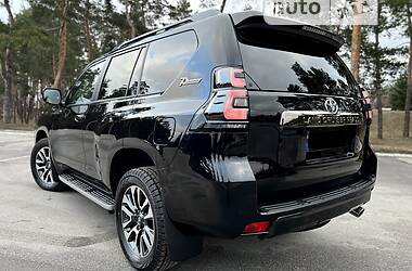 Внедорожник / Кроссовер Toyota Land Cruiser Prado 2021 в 