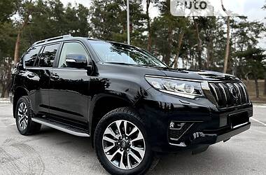Внедорожник / Кроссовер Toyota Land Cruiser Prado 2021 в 