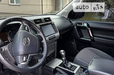 Внедорожник / Кроссовер Toyota Land Cruiser Prado 2020 в 