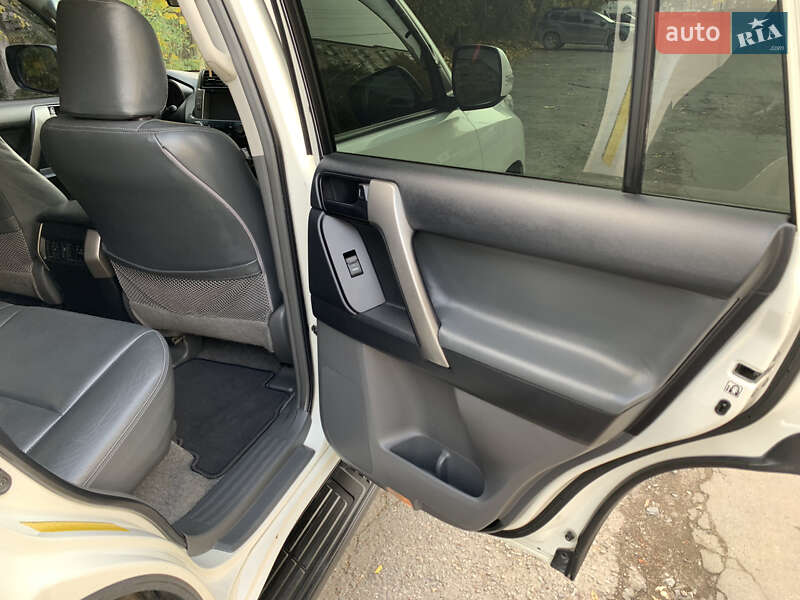 Внедорожник / Кроссовер Toyota Land Cruiser Prado 2013 в Тернополе фото 37 Внедорожник / Кроссовер Toyota Land Cruiser Prado 2013 в Тернополе
