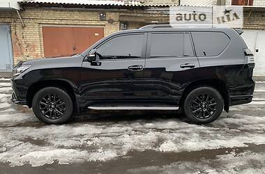 Внедорожник / Кроссовер Toyota Land Cruiser Prado 2020 в 