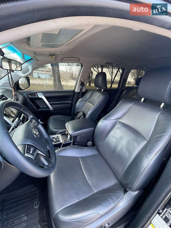 Позашляховик / Кросовер Toyota Land Cruiser Prado 2017 в Дніпрі фото 23 Позашляховик / Кросовер Toyota Land Cruiser Prado 2017 в Дніпрі