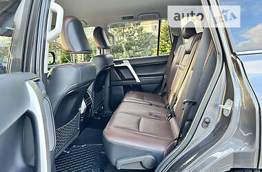 Внедорожник / Кроссовер Toyota Land Cruiser Prado 2018 в 