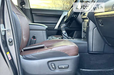 Внедорожник / Кроссовер Toyota Land Cruiser Prado 2018 в 
