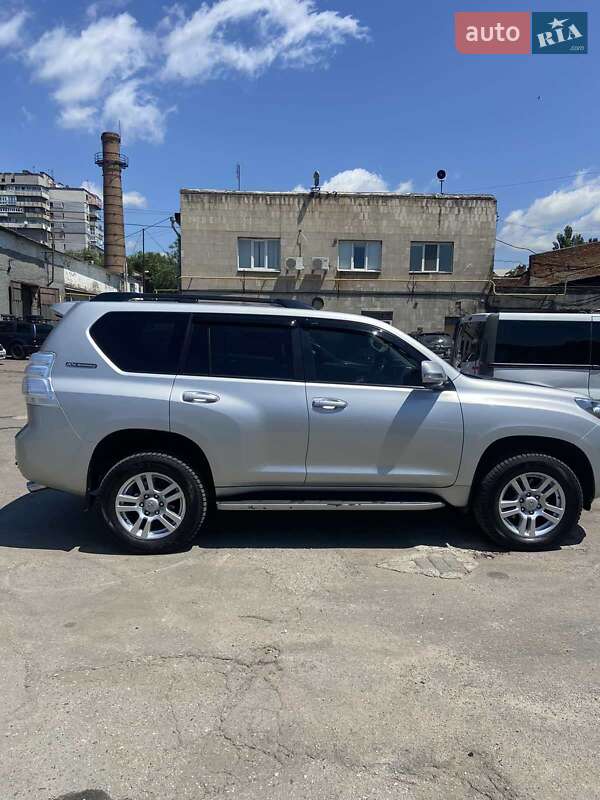 Внедорожник / Кроссовер Toyota Land Cruiser Prado 2011 в Запорожье