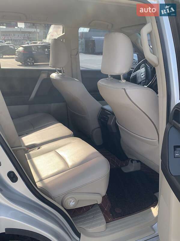 Внедорожник / Кроссовер Toyota Land Cruiser Prado 2010 в Харькове