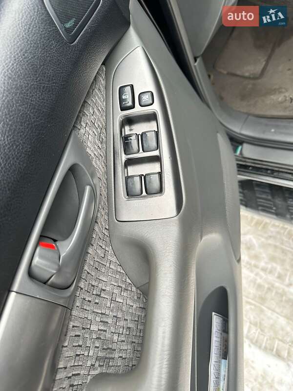 Внедорожник / Кроссовер Toyota Land Cruiser Prado 2005 в Киеве