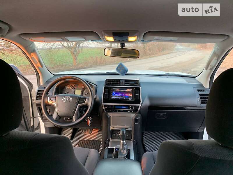 Внедорожник / Кроссовер Toyota Land Cruiser Prado 2019 в Обухове
