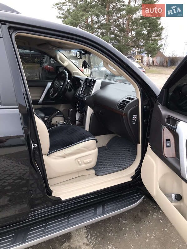 Позашляховик / Кросовер Toyota Land Cruiser Prado 2010 в Ужгороді
