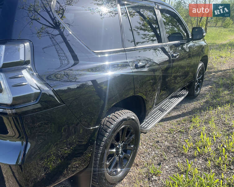 Позашляховик / Кросовер Toyota Land Cruiser Prado 2021 в Києві