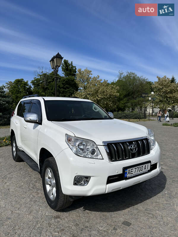 Внедорожник / Кроссовер Toyota Land Cruiser Prado 2011 в Днепре