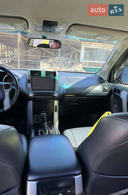 Внедорожник / Кроссовер Toyota Land Cruiser Prado 2010 в 