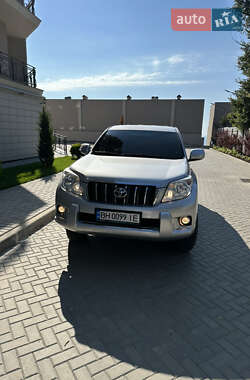 Внедорожник / Кроссовер Toyota Land Cruiser Prado 2010 в 