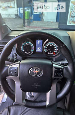 Внедорожник / Кроссовер Toyota Land Cruiser Prado 2010 в 