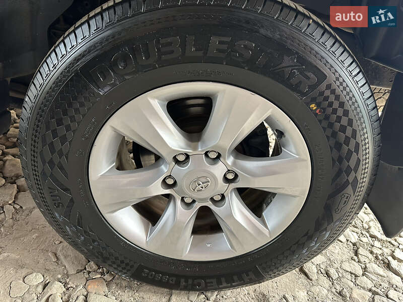 Позашляховик / Кросовер Toyota Land Cruiser Prado 2012 в Краснограді