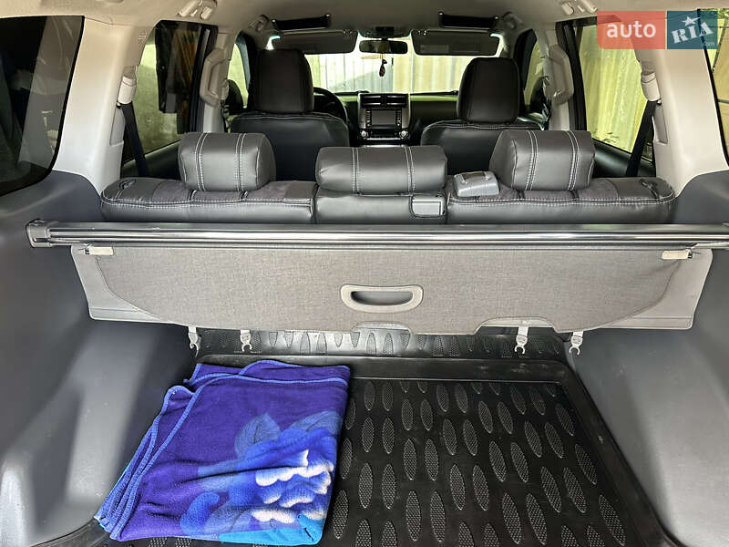 Позашляховик / Кросовер Toyota Land Cruiser Prado 2012 в Краснограді