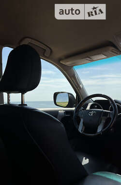 Позашляховик / Кросовер Toyota Land Cruiser Prado 2010 в 