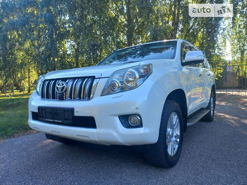 Внедорожник / Кроссовер Toyota Land Cruiser Prado 2011 в Краснограде