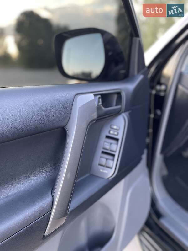 Внедорожник / Кроссовер Toyota Land Cruiser Prado 2010 в Днепре