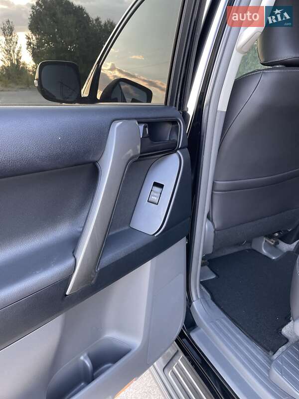 Внедорожник / Кроссовер Toyota Land Cruiser Prado 2010 в Днепре