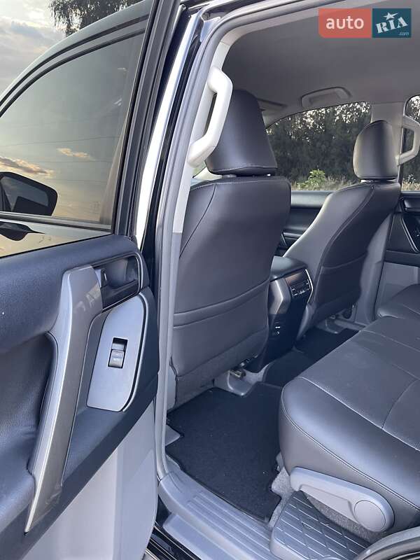 Внедорожник / Кроссовер Toyota Land Cruiser Prado 2010 в Днепре