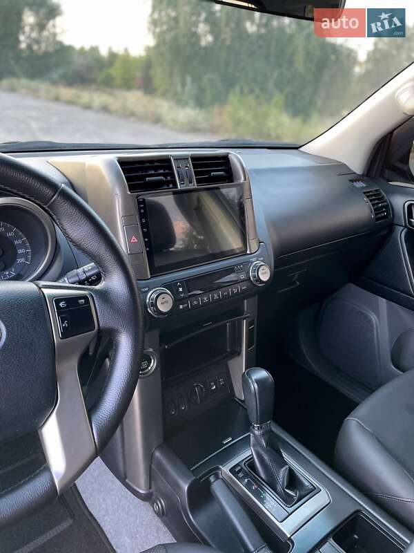 Внедорожник / Кроссовер Toyota Land Cruiser Prado 2010 в Днепре