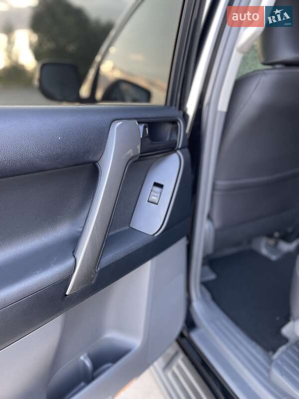 Внедорожник / Кроссовер Toyota Land Cruiser Prado 2010 в Днепре