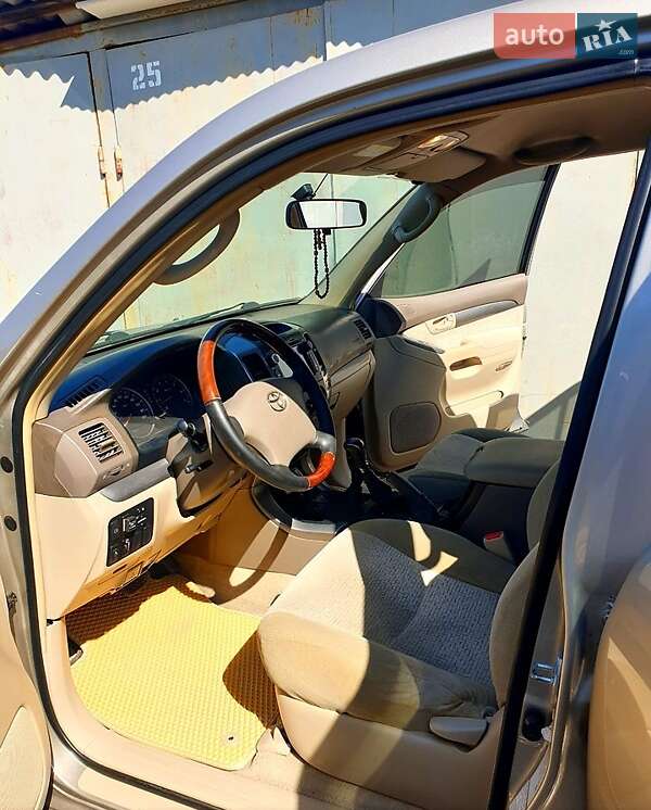 Позашляховик / Кросовер Toyota Land Cruiser Prado 2004 в Києві